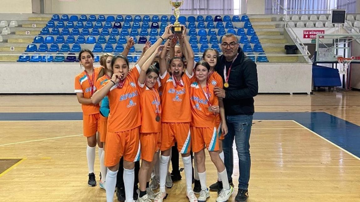 Kız Futsal Takımımız İl Üçüncüsü...